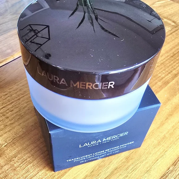 NEW! Laura Mercier Translucent Setting Powder In Translucent 29 g - Picture 5 of 8